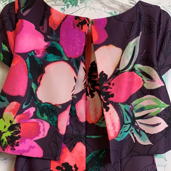 Vince Camuto - Picture 5 of 8